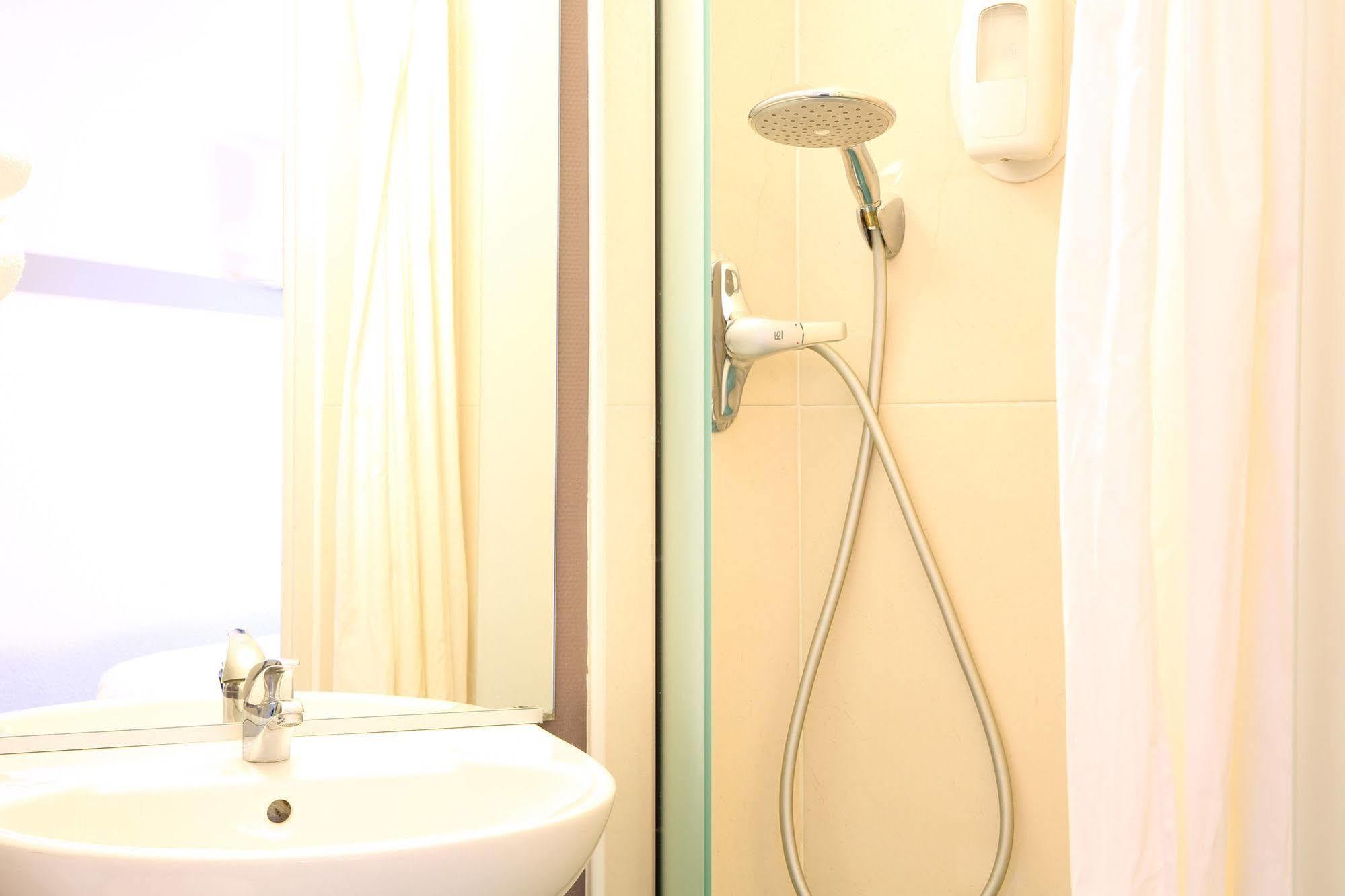 B&B Hotel Villeneuve Loubet Plage Экстерьер фото